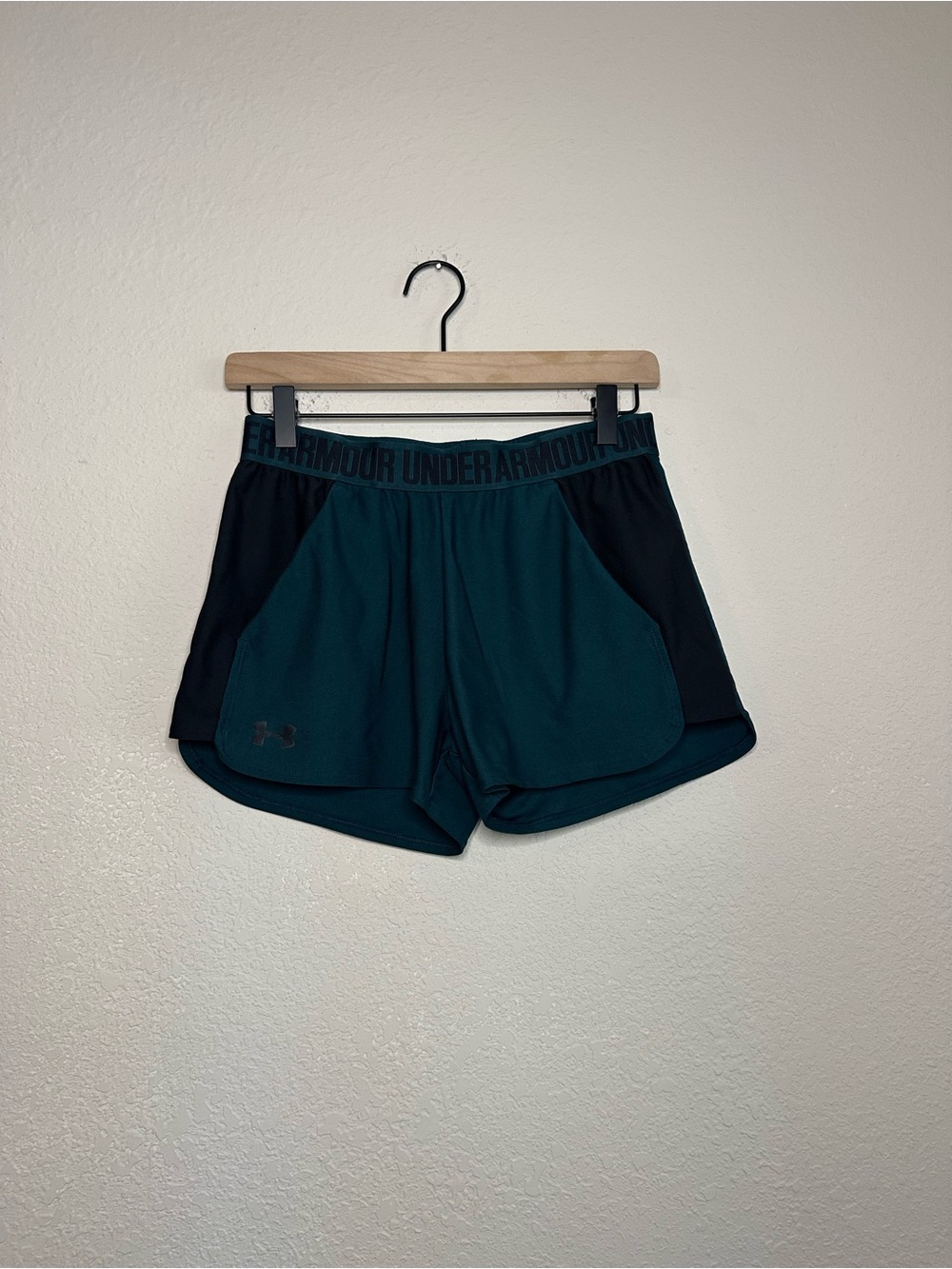 Under Armour Women's Teal and Black Athletic Shorts Size Small